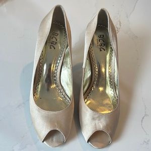 Gold BCBG size 8.5 sandal